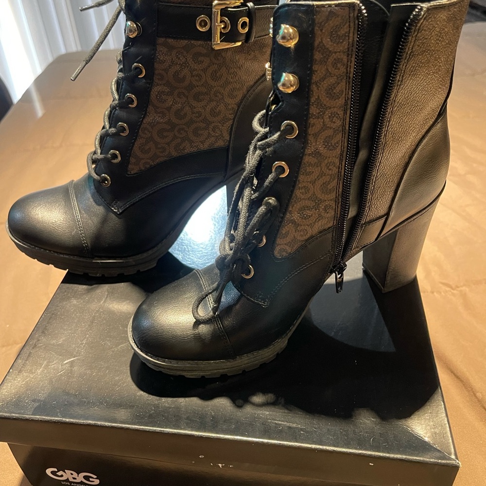 Shoes - Picture 2 of 9